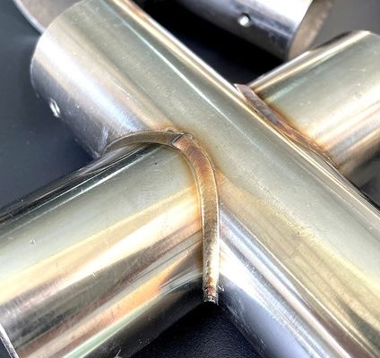 RAYCUS Handgeführte Laserschweißmaschine für Rohre aus Edelstahl-Aluminiumplatten
