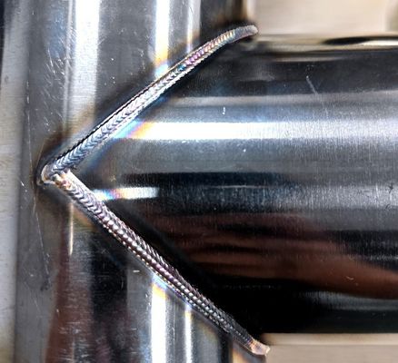 RAYCUS Handgeführte Laserschweißmaschine für Rohre aus Edelstahl-Aluminiumplatten