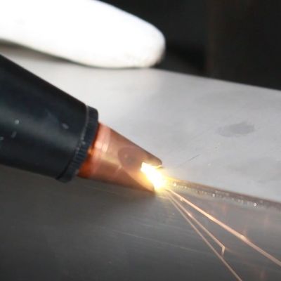 E500 500W CNC-Faser-Schweißmaschine für schnelles und geräuschloses Werbezeichen-Schweißen