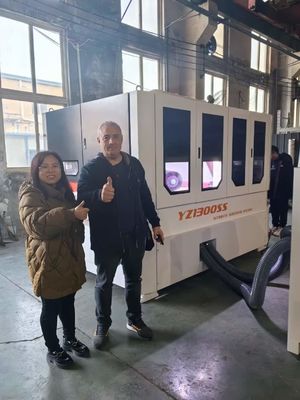 47 kW Ejon YZ1300SS Dual Motors Inverter Steuerung Deburr Ausrüstung Industrie Panel Blechmetall automatisches Schleifen Stahl Poliermaschine