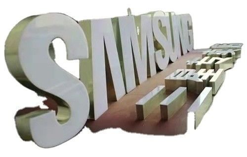 Maschine zur Verkleidung von Schriftzeichen