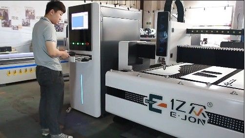 Servomotor mit geringem Verbrauch FUJI Faserlaserschneidemaschine für Hochgeschwindigkeitsschneiden