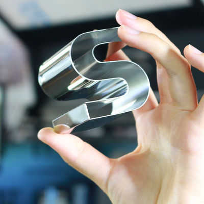 Automatischer Metallschildbender aus Kohlenstoffstahl für die Herstellung von LED-Straßen-Neonschildern