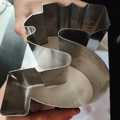 R6 Min.Zugwinkel CNC-Metallbiegemaschine für die Werbebriefproduktion