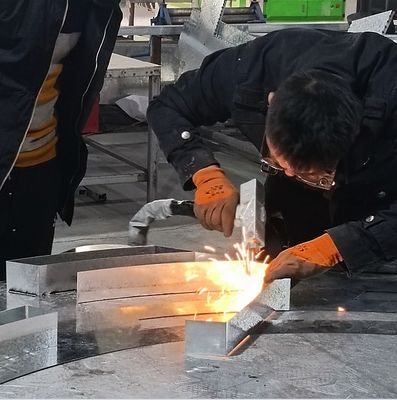 1000W 1500W 2000W Handgeführte Laserschweißmaschine für Edelstahl Aluminium