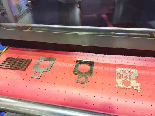 CNC-Bürsteißmaschine zum Abrunden von Metallblechteile